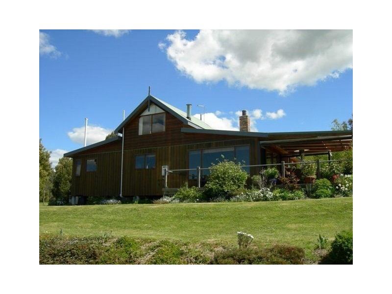 8 Flinders St, Beauty Point TAS 7270