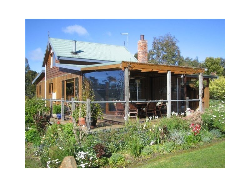 8 Flinders St, Beauty Point TAS 7270