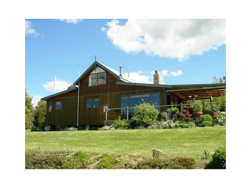 8 Flinders St, Beauty Point TAS 7270