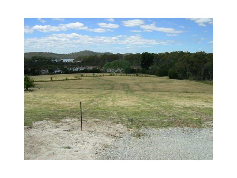 8 Flinders St, Beauty Point TAS 7270