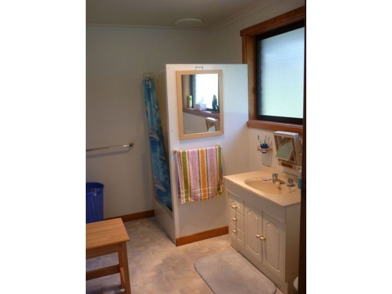 1 Mainwaring St, Beauty Point TAS 7270