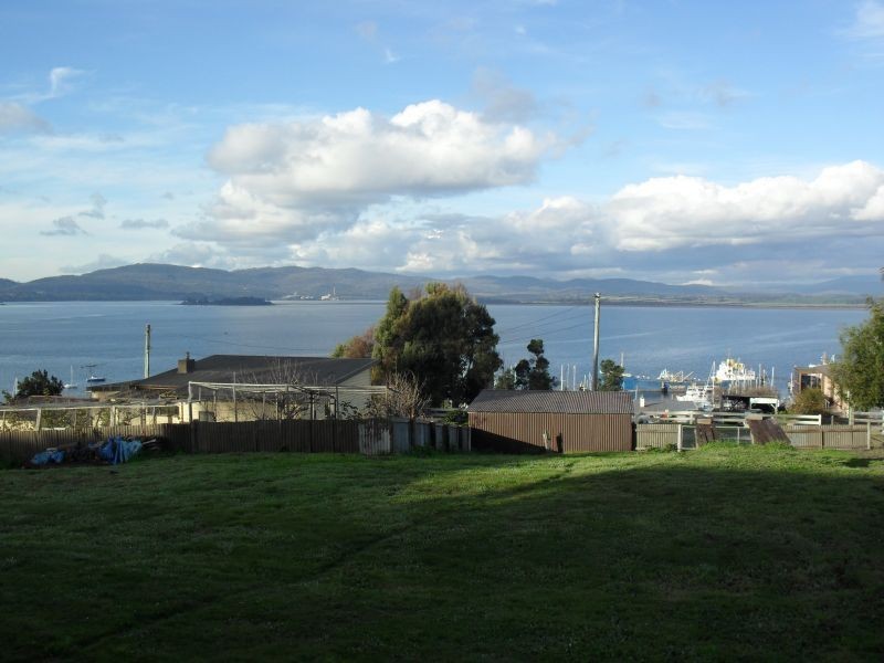 9 Clarke Street, Beauty Point TAS 7270