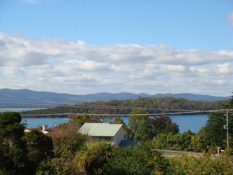 3 Robert Street South, Beauty Point TAS 7270