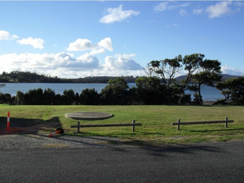 35 Esplanade, Beauty Point TAS 7270