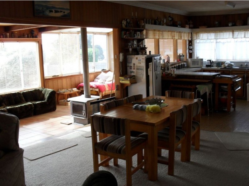 35 Esplanade, Beauty Point TAS 7270