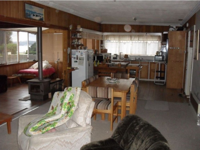 35 Esplanade, Beauty Point TAS 7270