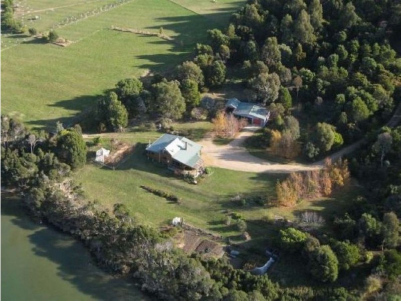 8 Flinders Street, Beauty Point TAS 7270