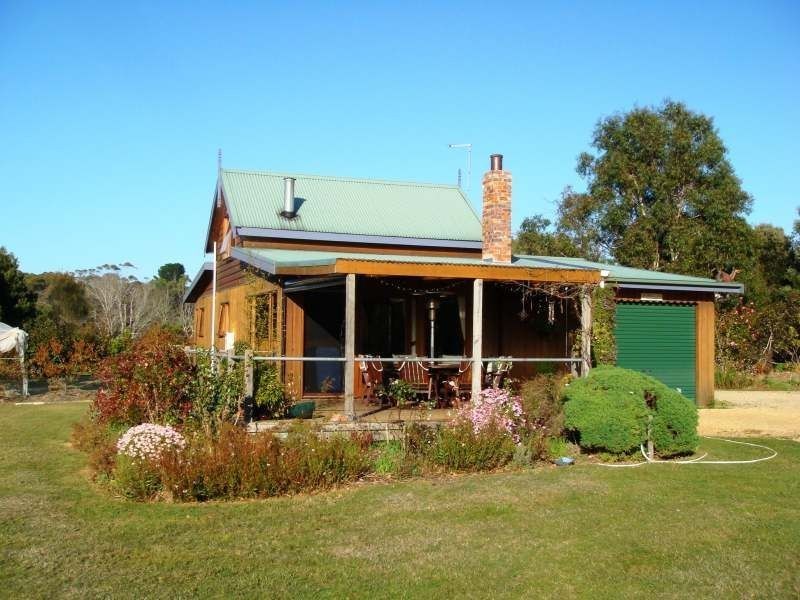 8 Flinders Street, Beauty Point TAS 7270