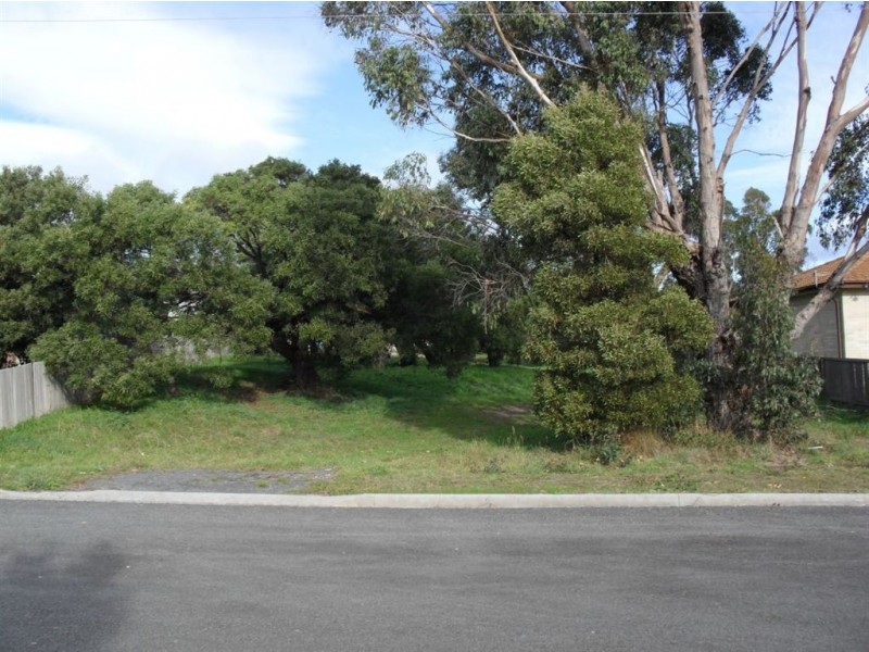 17 Ernest Street, Beauty Point TAS 7270