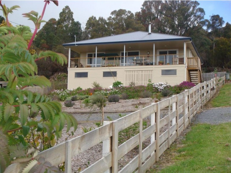 11 Bolton Street, Beaconsfield TAS 7270