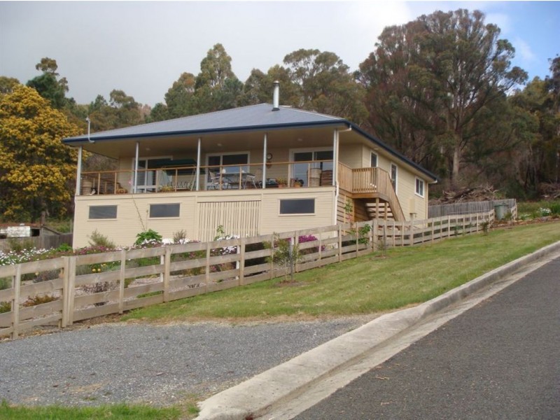 11 Bolton Street, Beaconsfield TAS 7270
