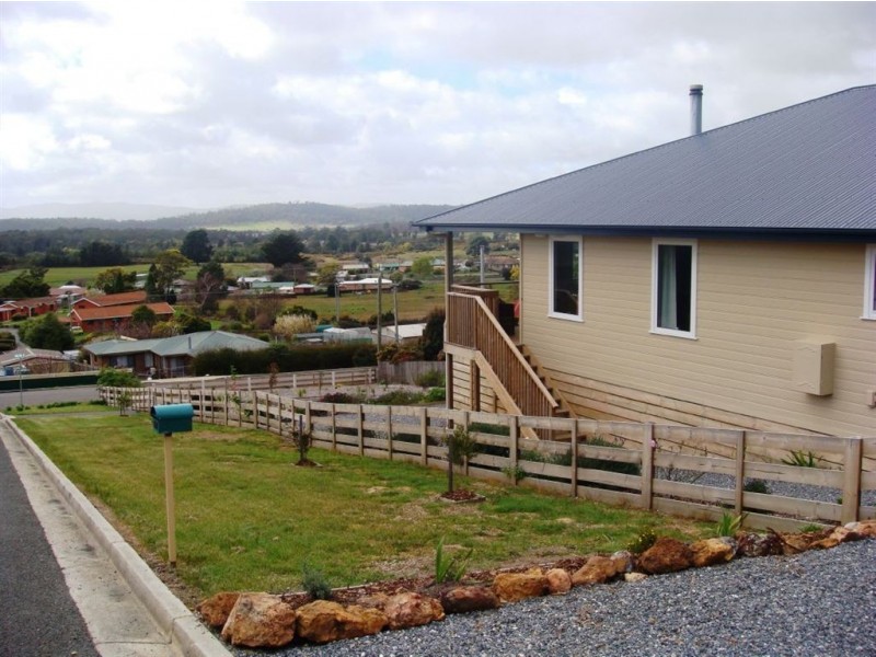 11 Bolton Street, Beaconsfield TAS 7270