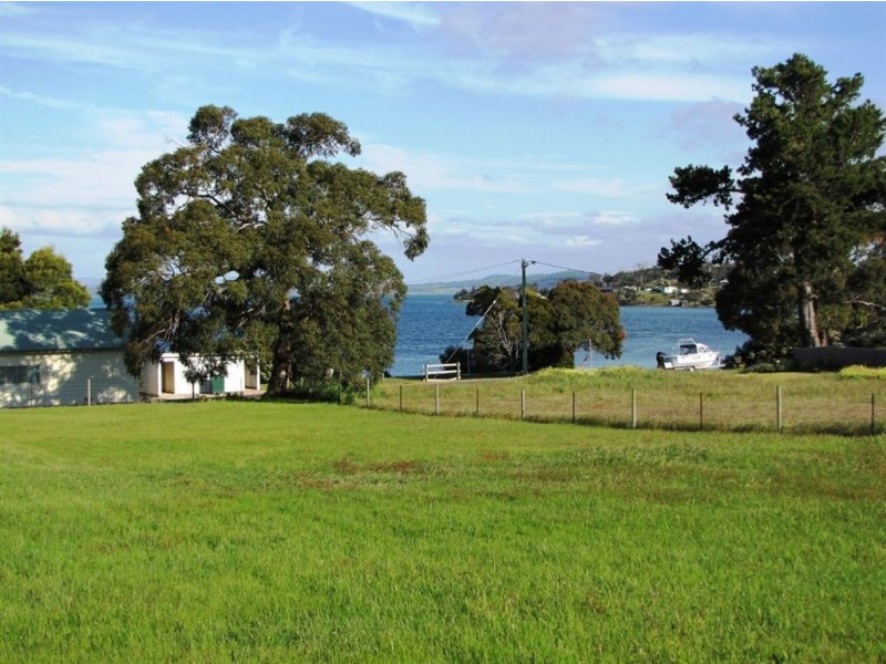 32 Sunset Boulevard, Clarence Point TAS 7270