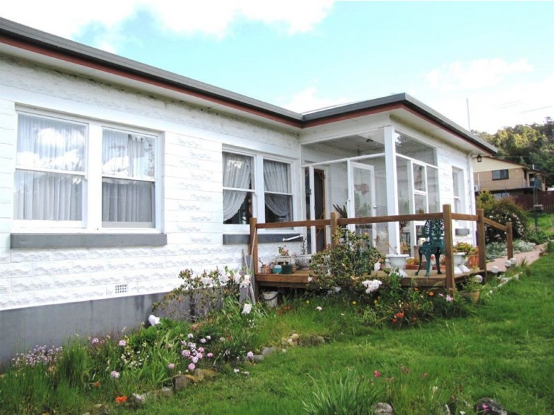 6 Bernard Street, Beaconsfield TAS 7270