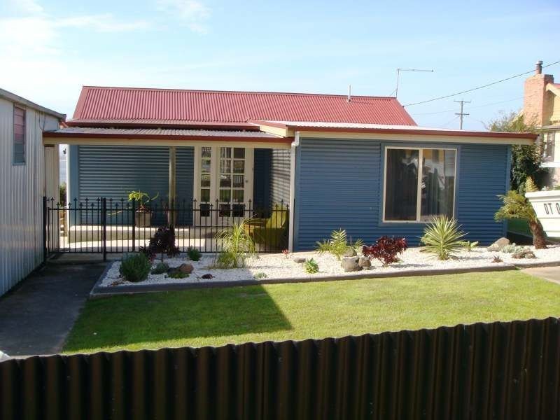 8 Ross Street, Beauty Point TAS 7270