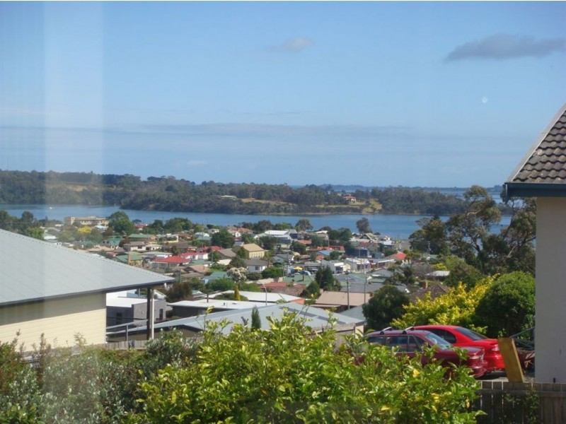 8 Ross Street, Beauty Point TAS 7270