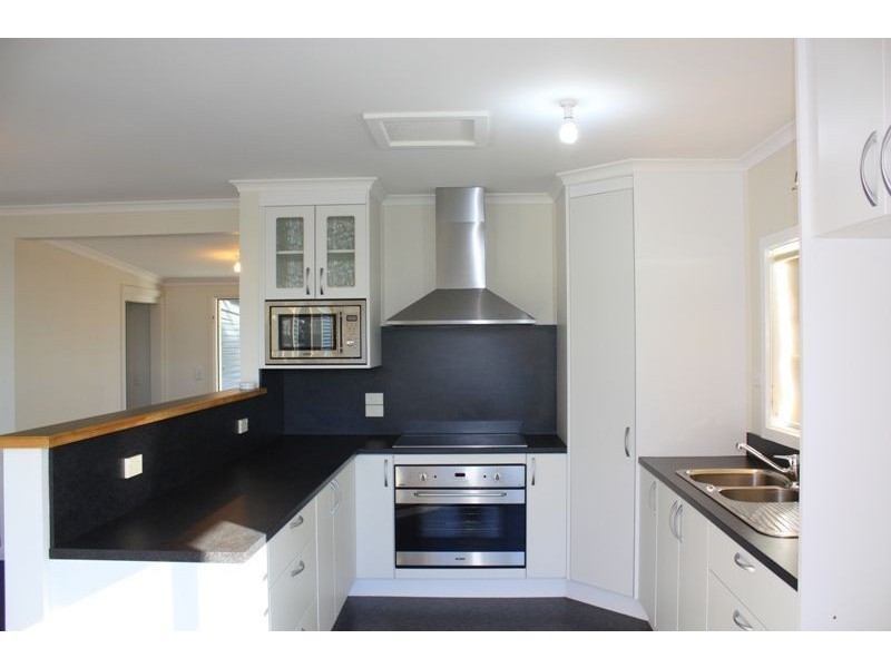 8 Ross Street, Beauty Point TAS 7270