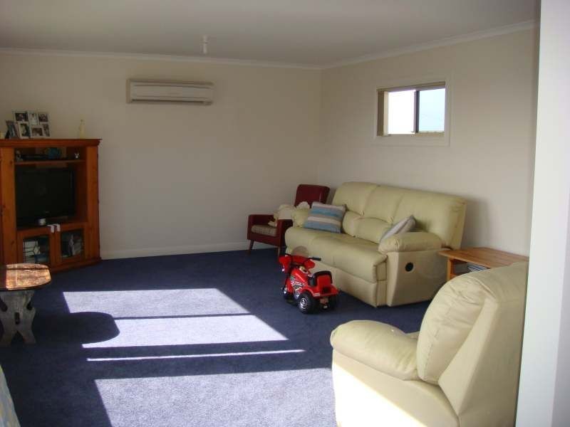 8 Ross Street, Beauty Point TAS 7270