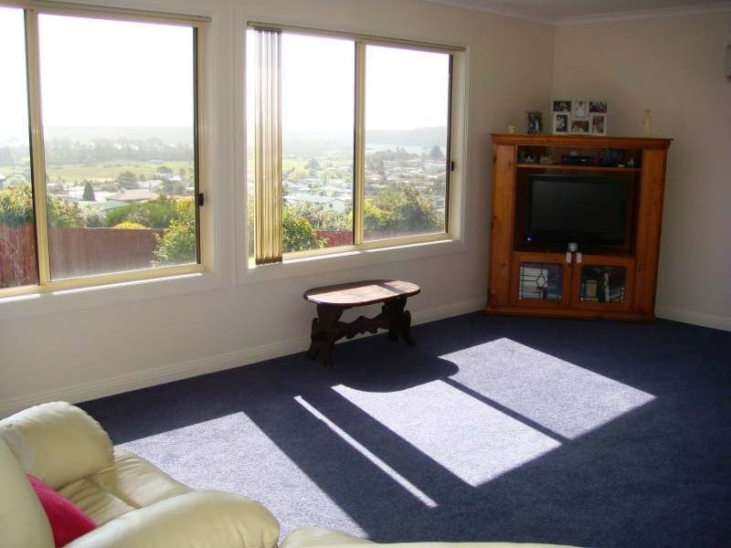 8 Ross Street, Beauty Point TAS 7270