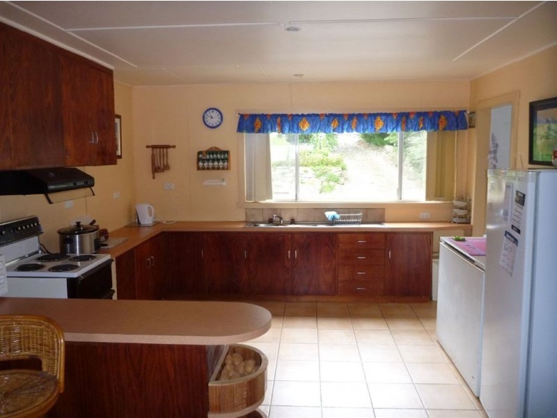 13 Lenborough Street, Beauty Point TAS 7270