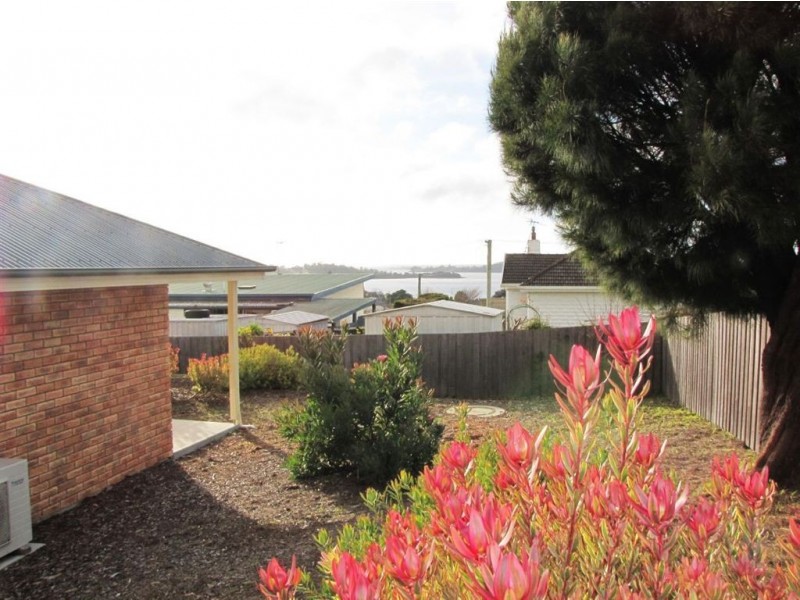 2/1 Cosgrove Court, Beauty Point TAS 7270