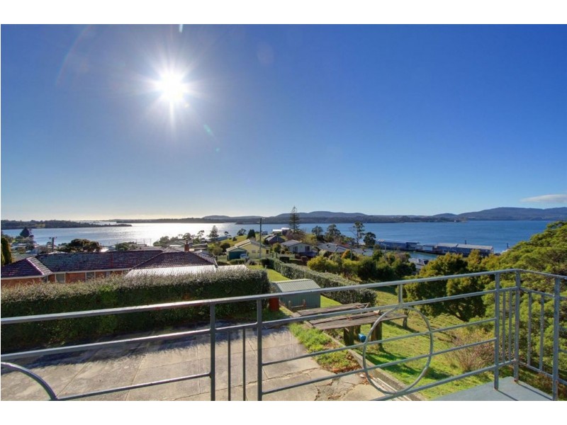 156 Oxford Street, Beauty Point TAS 7270