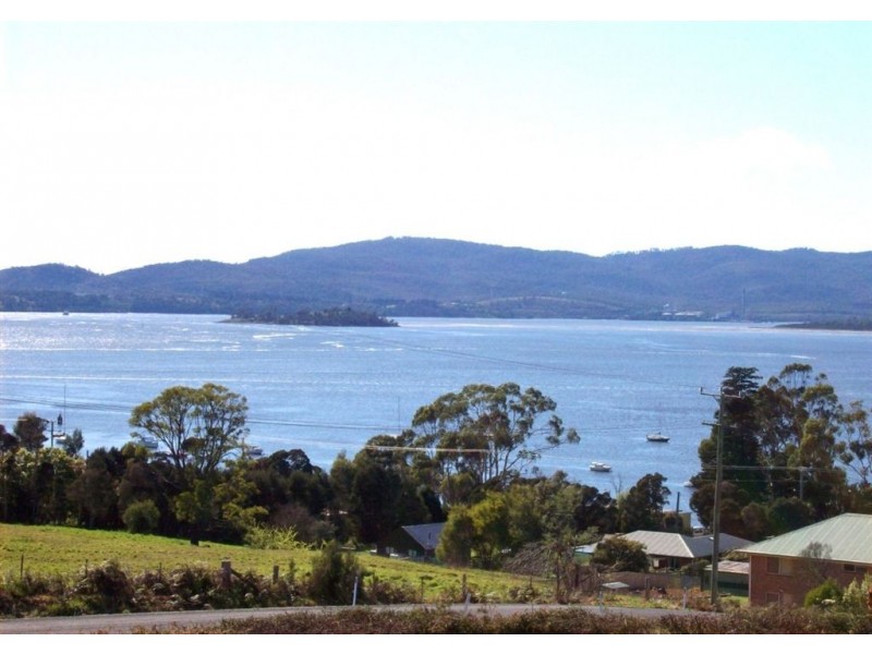 7 Augustus Street, Beauty Point TAS 7270