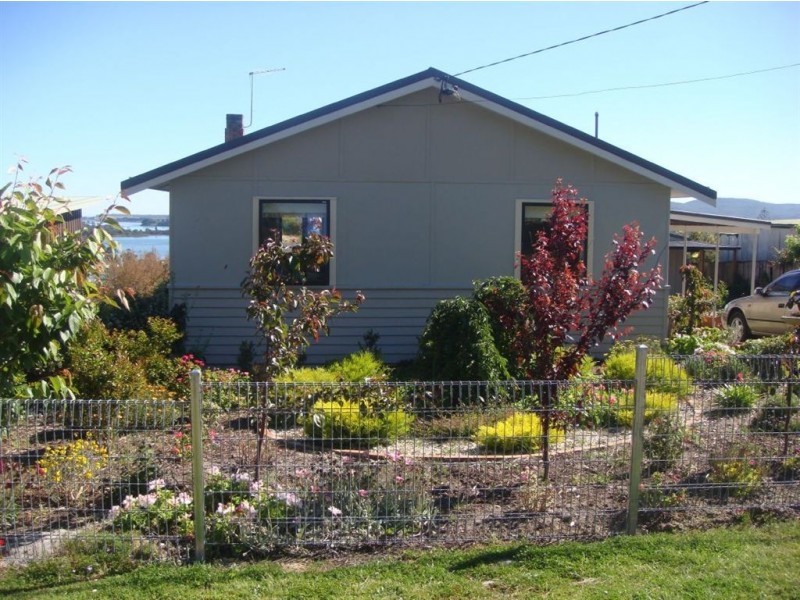12 Ross Street, Beauty Point TAS 7270