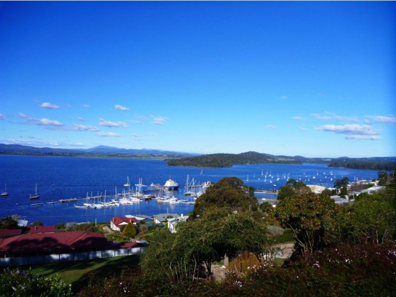 128 Oxford Street, Beauty Point TAS 7270