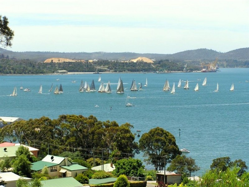 128 Oxford Street, Beauty Point TAS 7270