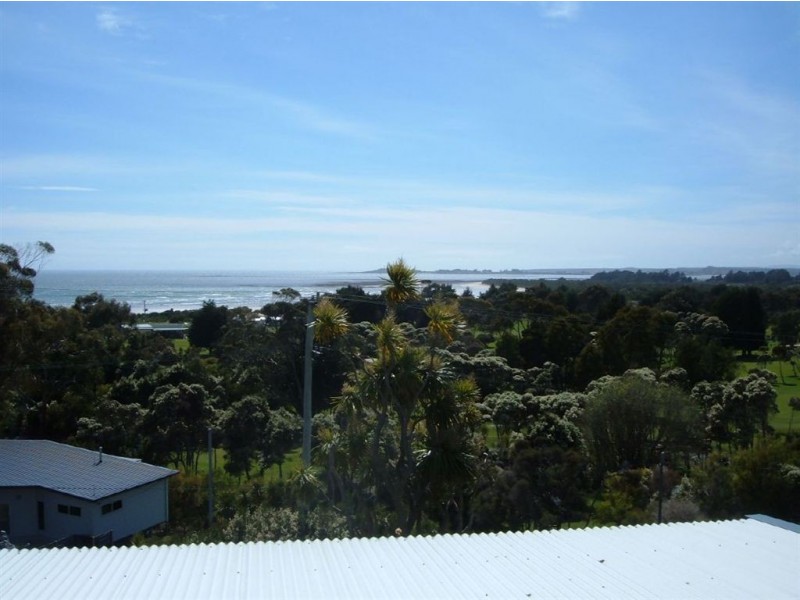 2 Beach Cres, Greens Beach TAS 7270