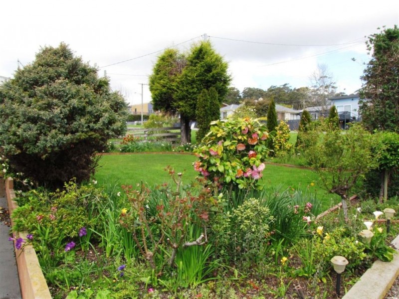 12 Ernest Street, Beauty Point TAS 7270
