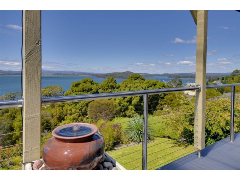 152 Oxford Street, Beauty Point TAS 7270