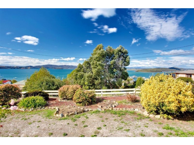 9 Clarke Street, Beauty Point TAS 7270