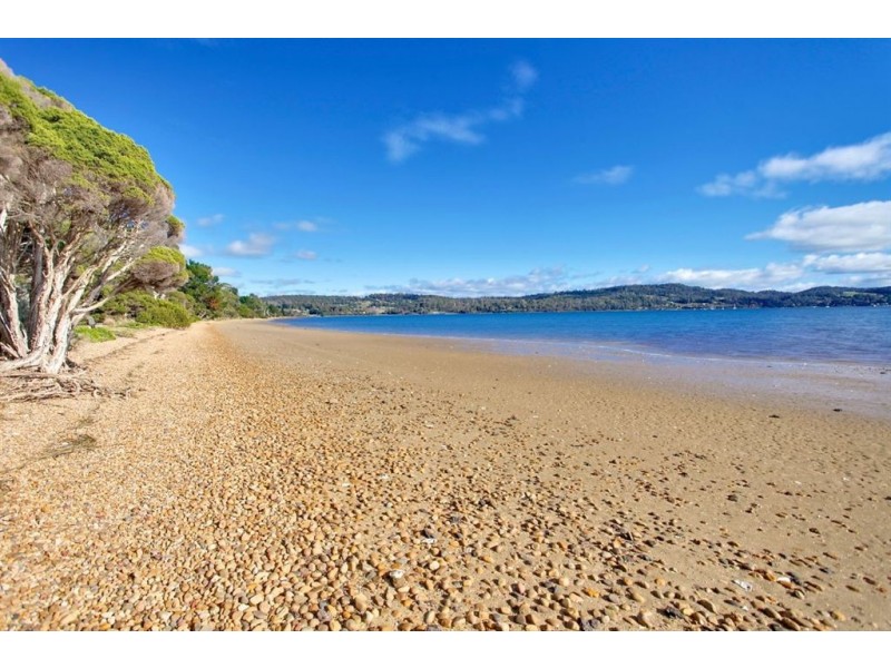 206 Paper Beach Road, Swan Point TAS 7275