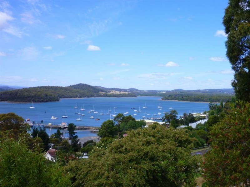 126 Oxford Street, Beauty Point TAS 7270