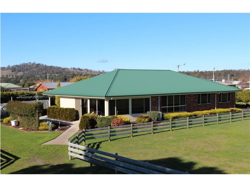 10 Chaplins Lane, Gravelly Beach TAS 7276