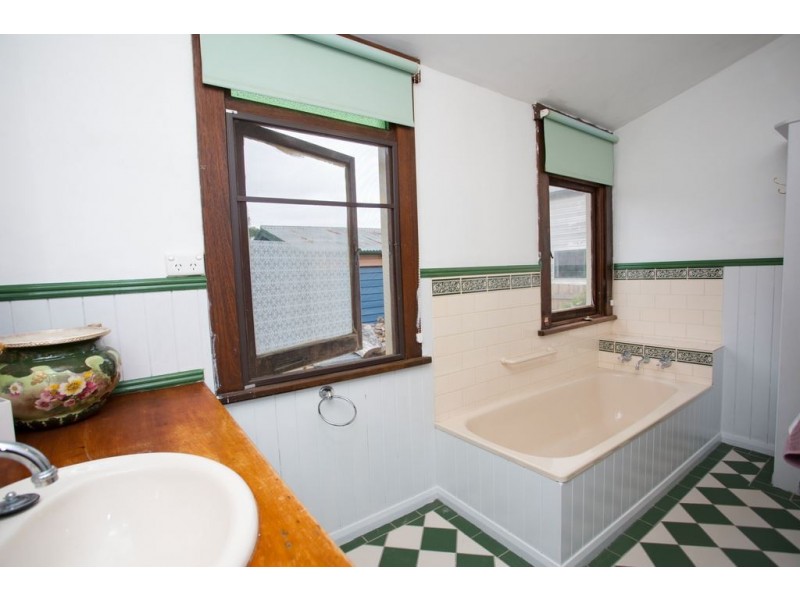 158 Weld st, Beaconsfield TAS 7270