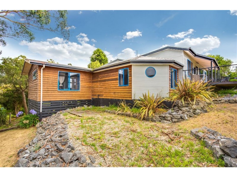 11 Beach Road, Gravelly Beach TAS 7276