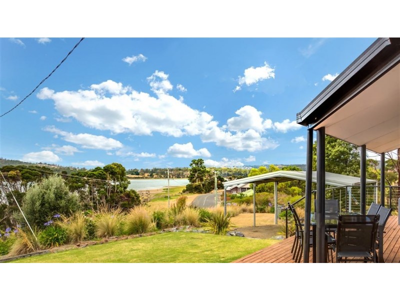 11 Beach Road, Gravelly Beach TAS 7276