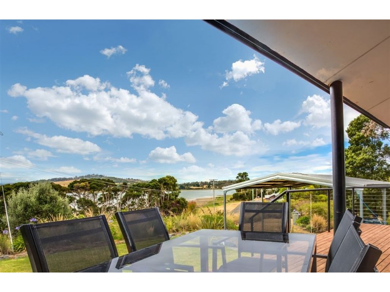 11 Beach Road, Gravelly Beach TAS 7276