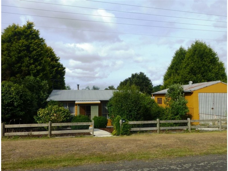 24 Douglas Street, Beaconsfield TAS 7270
