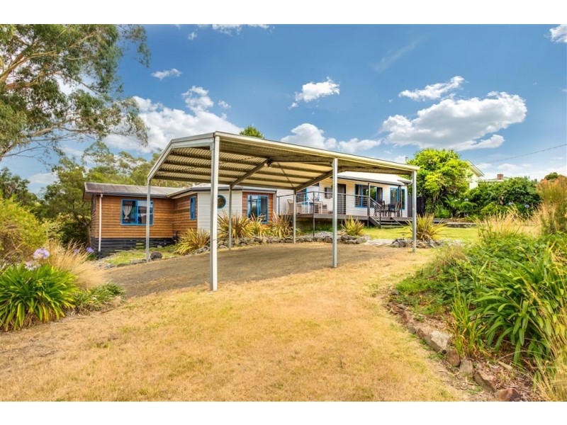 11 Beach Road, Gravelly Beach TAS 7276