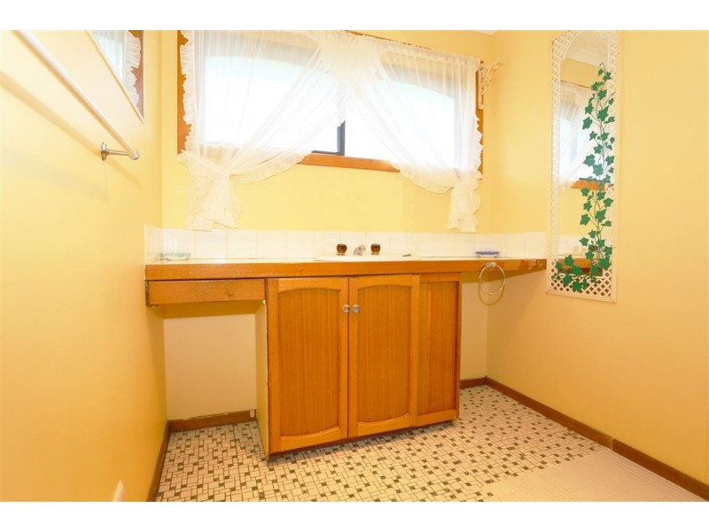 29 Ernest Street, Beauty Point TAS 7270