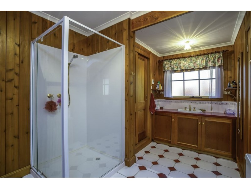 15 Main Road, Lanena TAS 7275