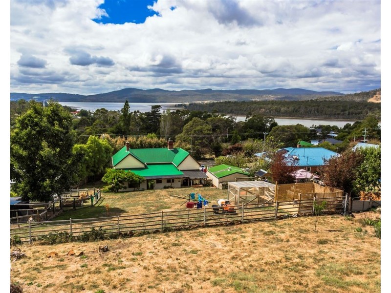 15 Main Road, Lanena TAS 7275