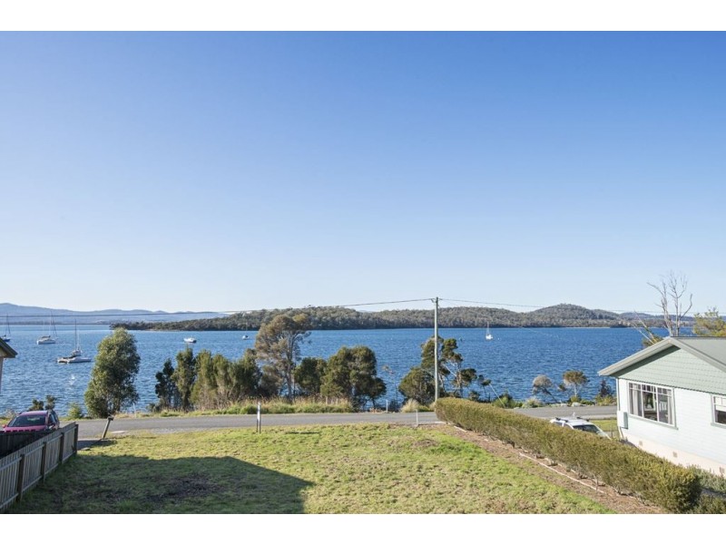 1B Kemps Parade, Beauty Point TAS 7270