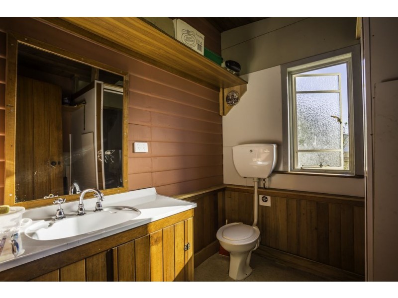242 Flinders st, Beauty Point TAS 7270