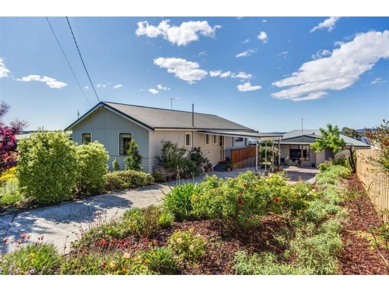 12 Ross Street, Beauty Point TAS 7270