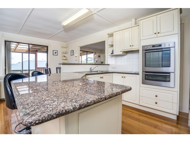 12 Ross Street, Beauty Point TAS 7270
